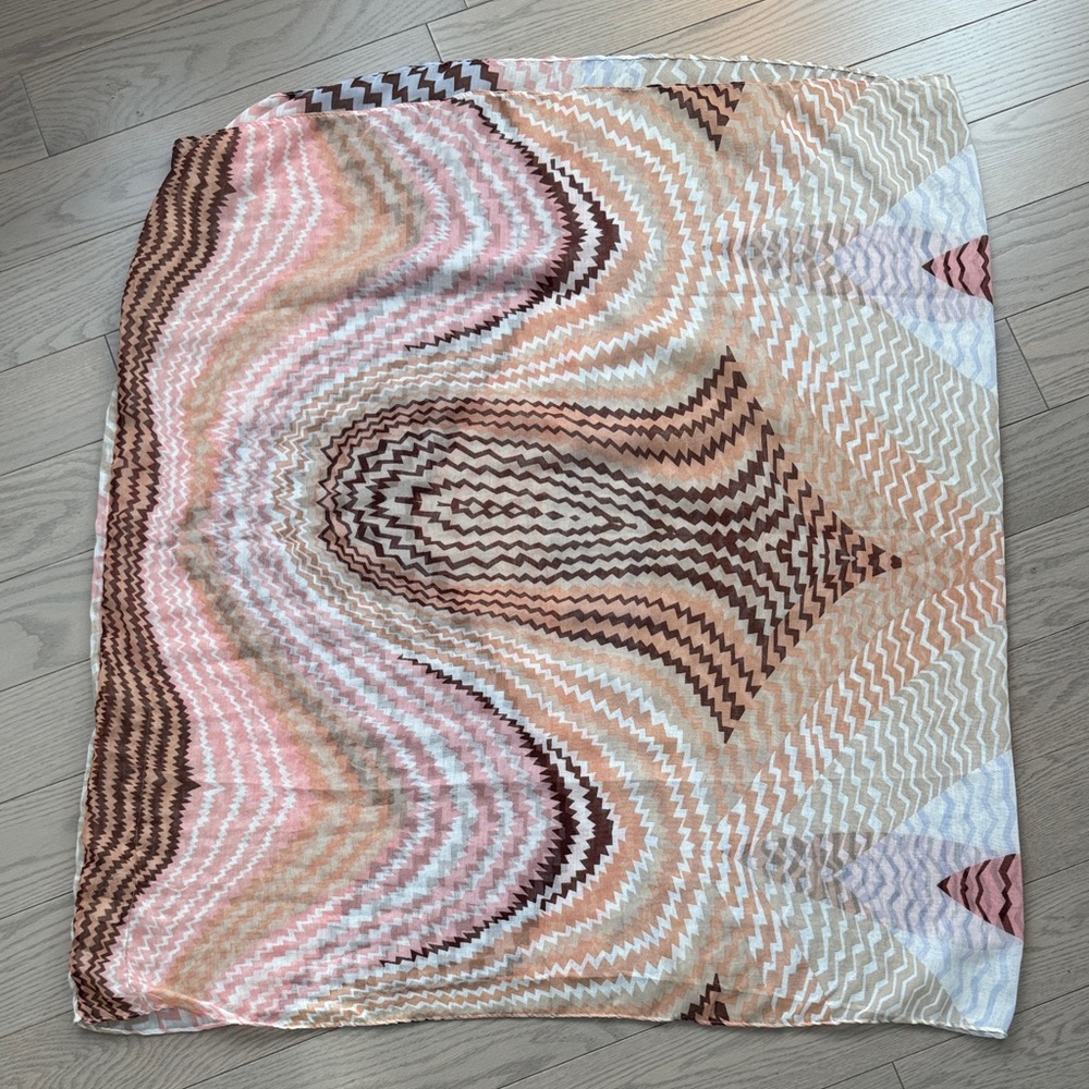 B. Lush Multicolor Zigzag Patterned Infinity Scarf 🧣 - Picture 6 of 8